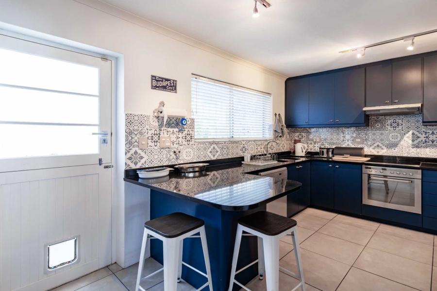 To Let 2 Bedroom Property for Rent in Bantry Bay Western Cape